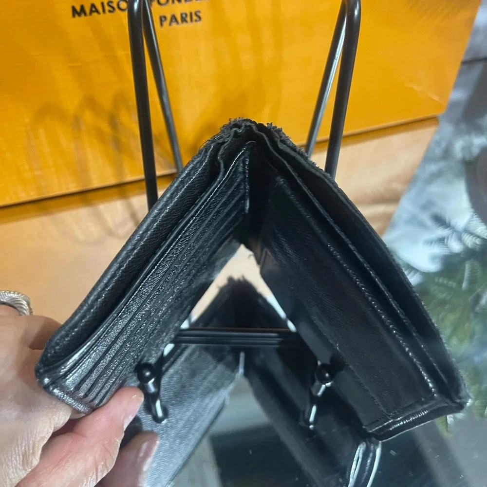 Authentic Louis Vuitton Men’s Leather Wallet - Picture 8 of 8